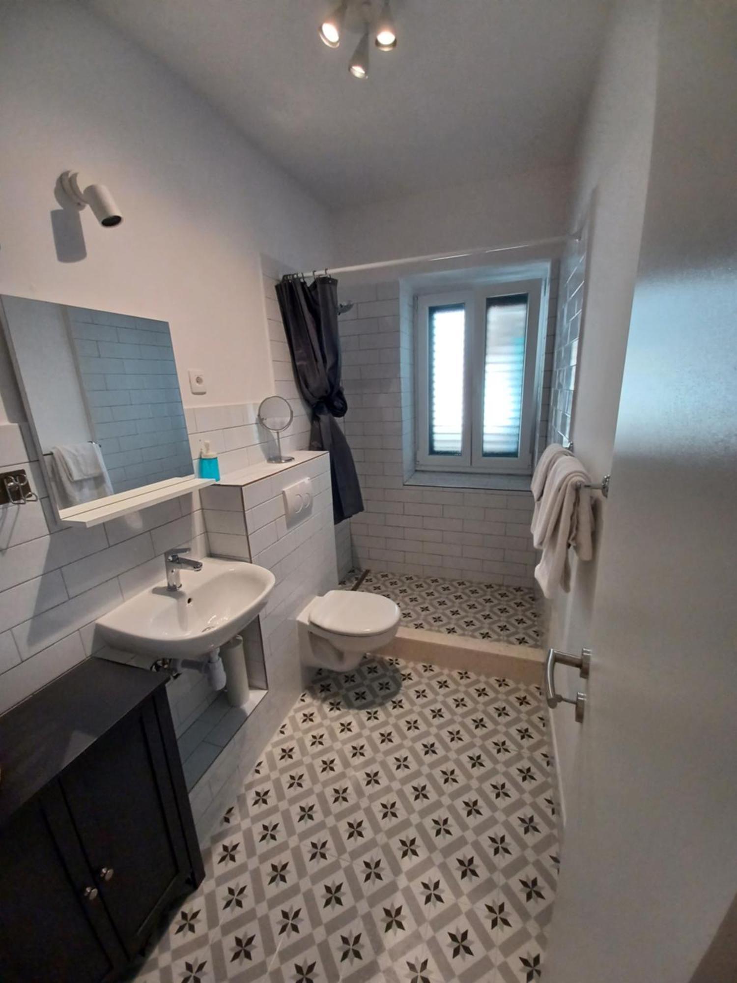 Apartment Lilly With Amazing City View Хвар Екстериор снимка