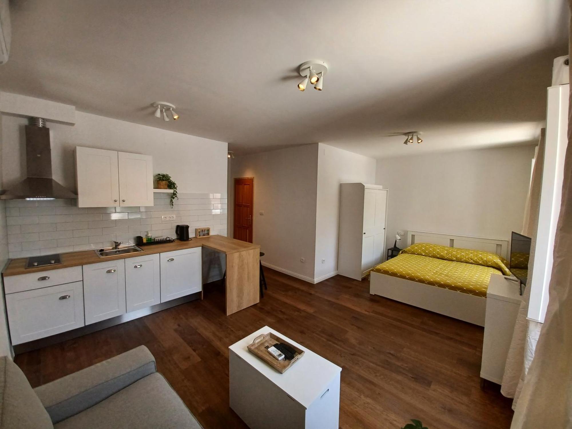 Apartment Lilly With Amazing City View Хвар Екстериор снимка