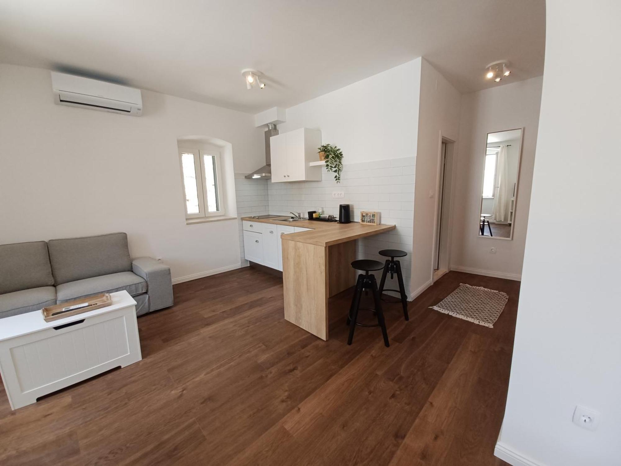 Apartment Lilly With Amazing City View Хвар Екстериор снимка